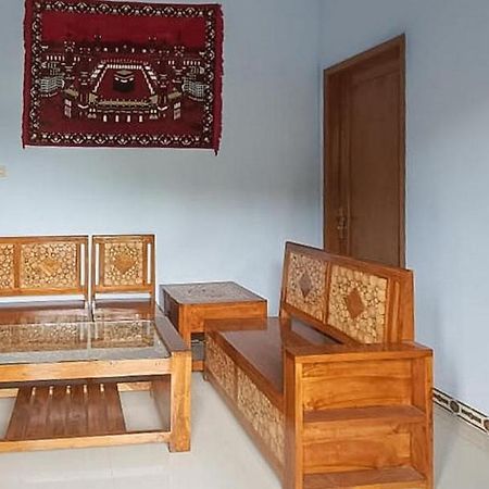 Отель Griya Mbak Tafik Syariah Gendingan Экстерьер фото